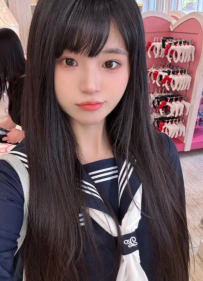 No。239  🍓 制服の中身、見てみたい？